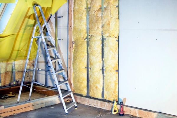 Installation walls with plasterboard and mineral wool depicting insulation materials